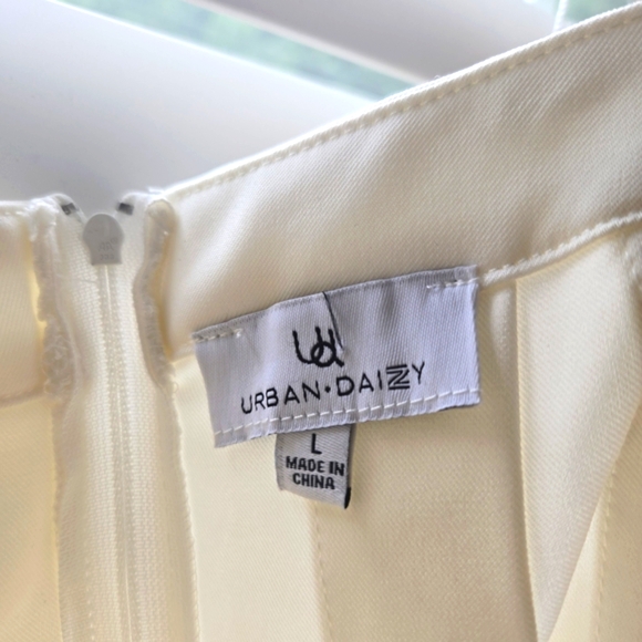 Urban Daizy Skirt - Elegant White Pleated Skirt - Large - Picture 3 of 6